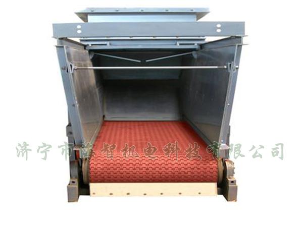 防腐蝕帶式（甲帶）給料機采用了防打滑膠帶，防止在物料輸送過程中造成撒料后果